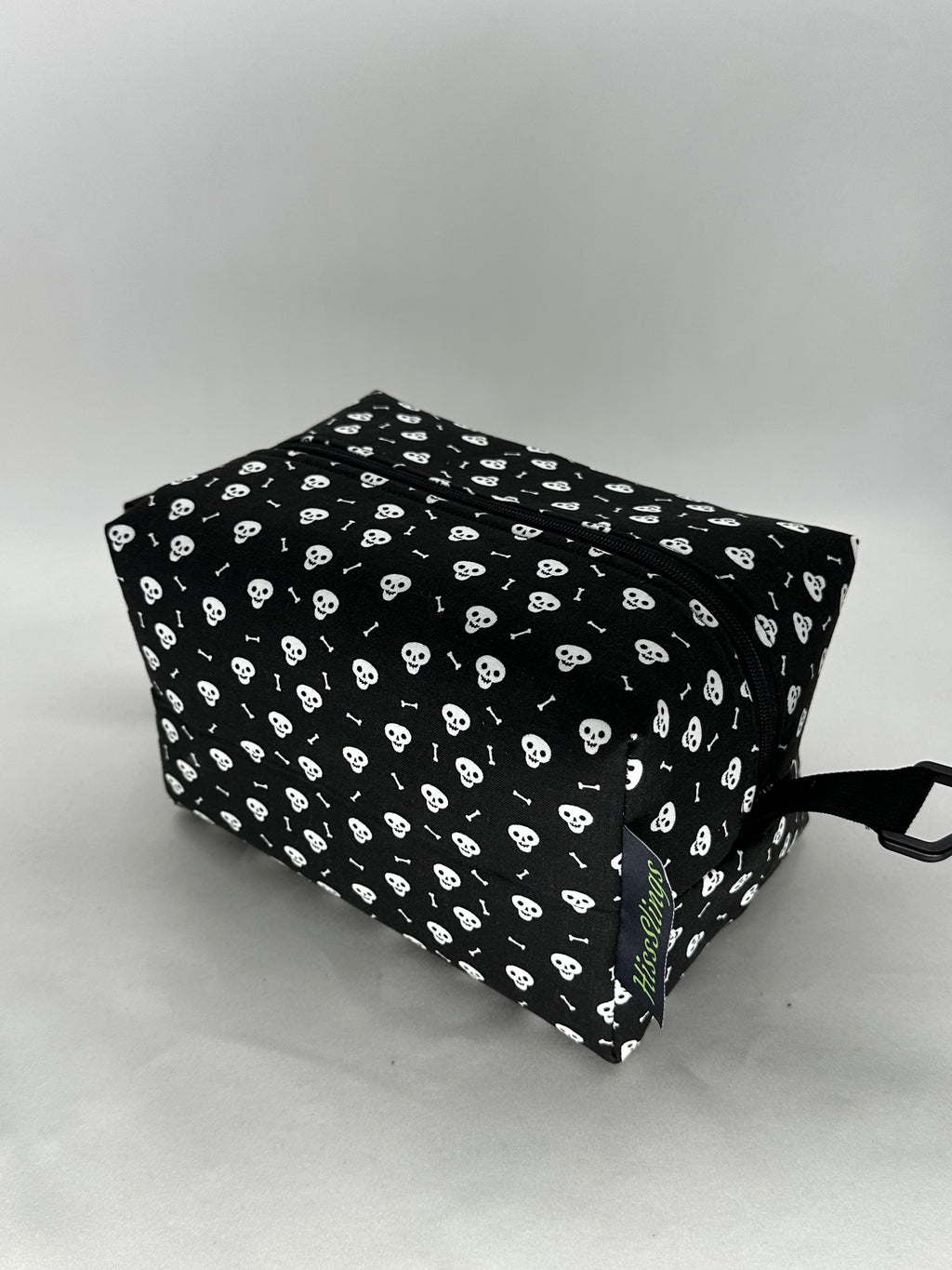 Med Hiss-Slings On-The-Go Glow in the Dark Skulls