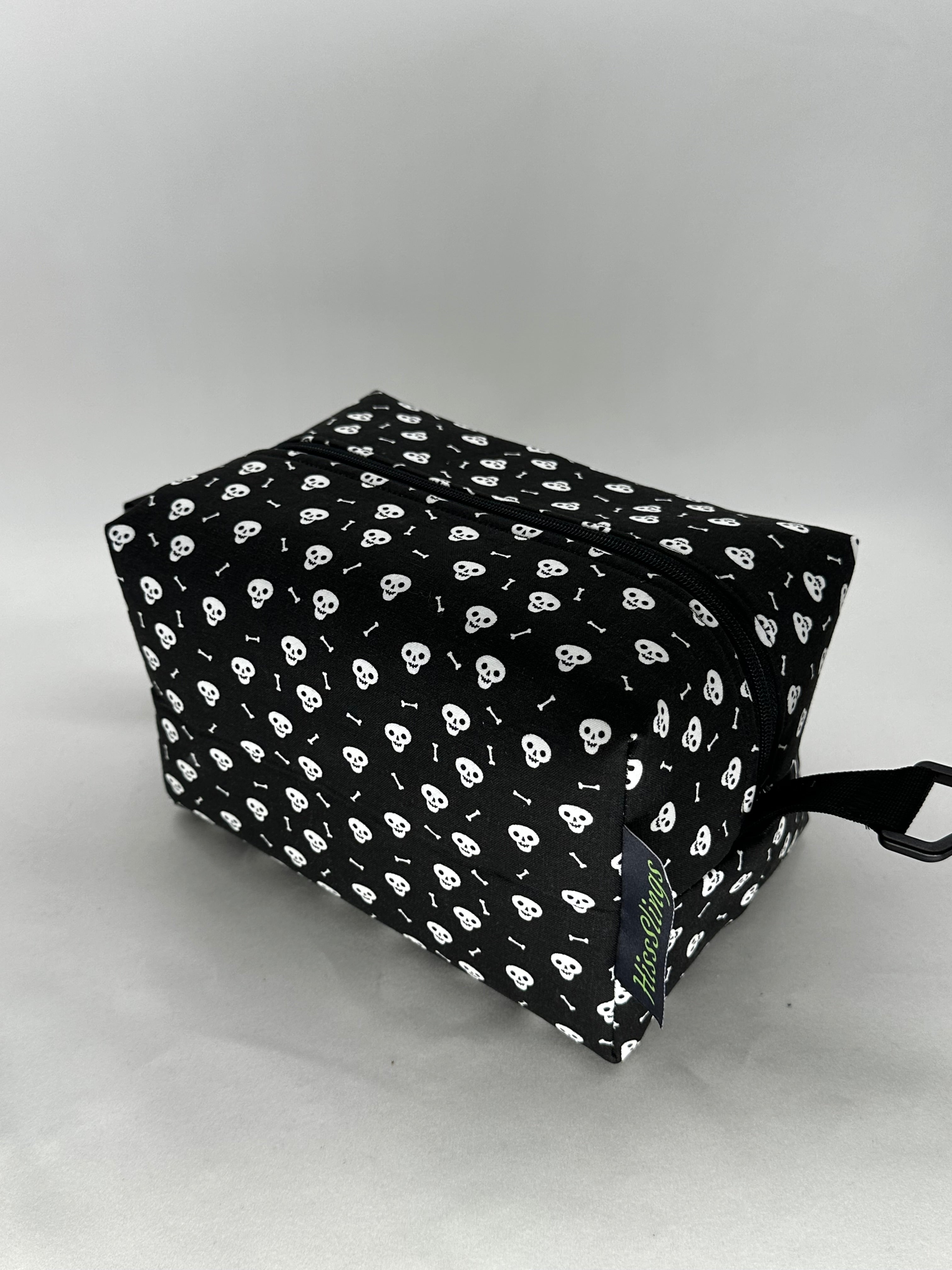 Med Hiss-Slings On-The-Go Glow in the Dark Skulls