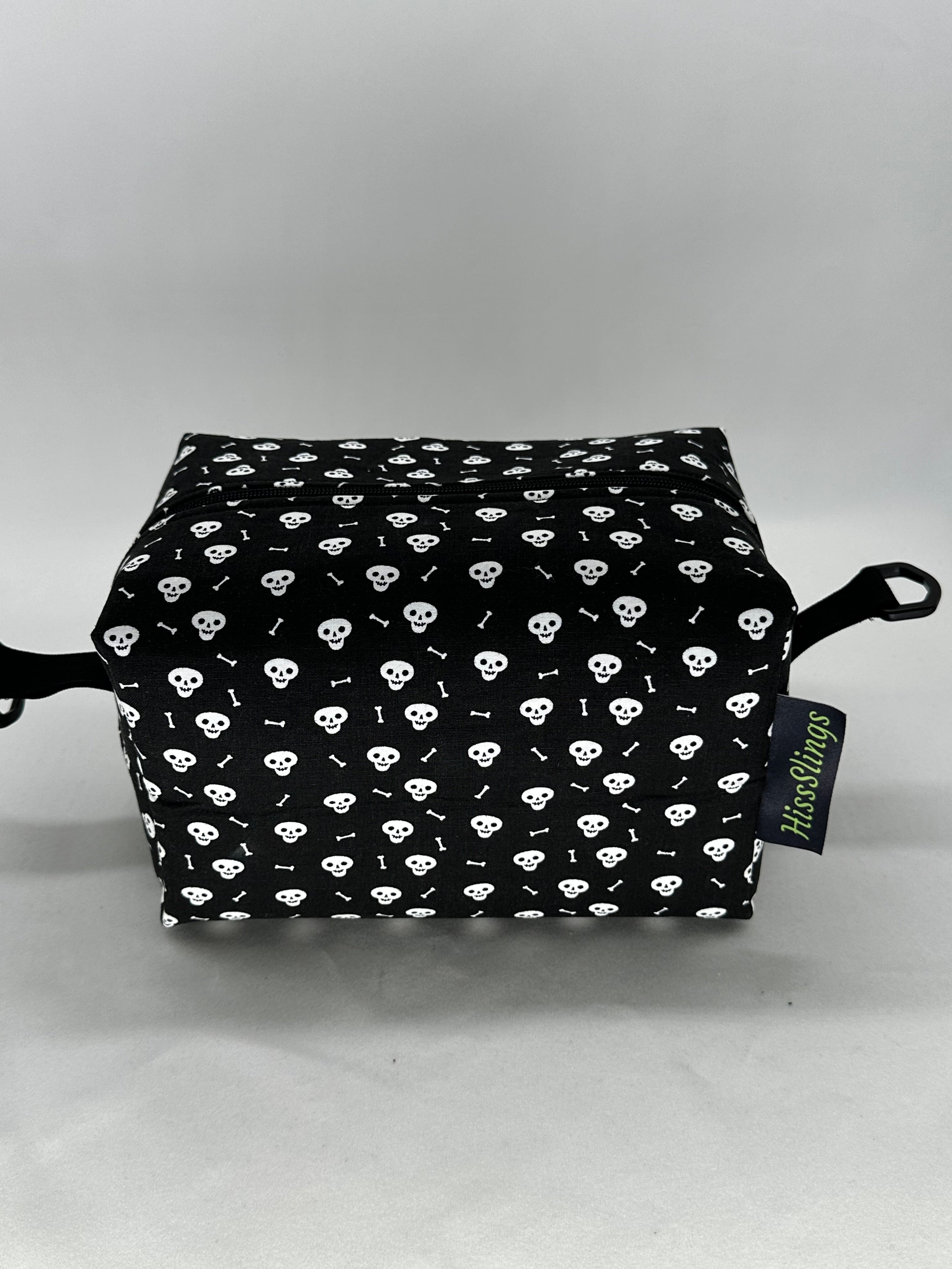 Med Hiss-Slings On-The-Go Glow in the Dark Skulls