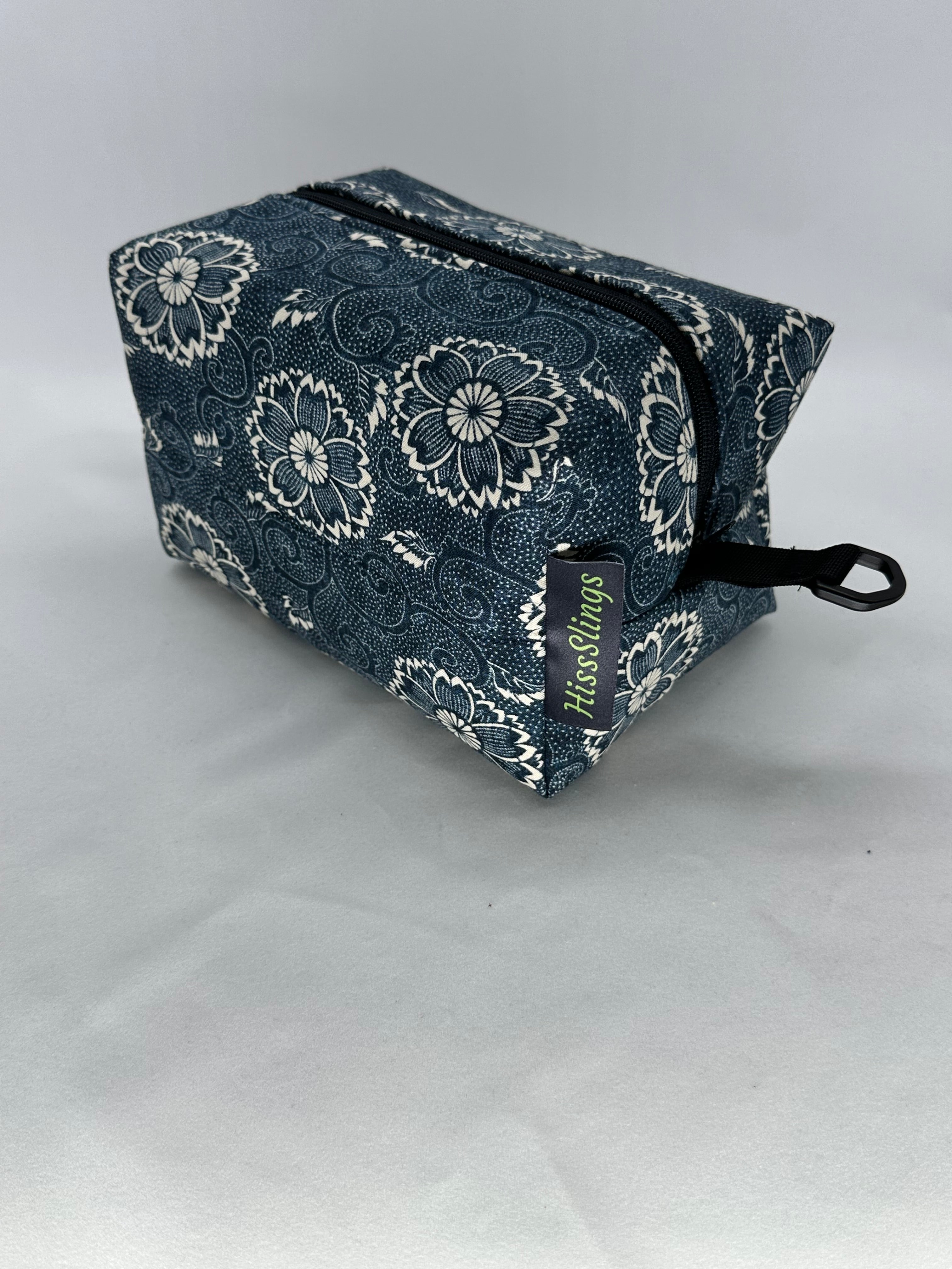 Med Hiss-Slings On-The-Go Blue Flower