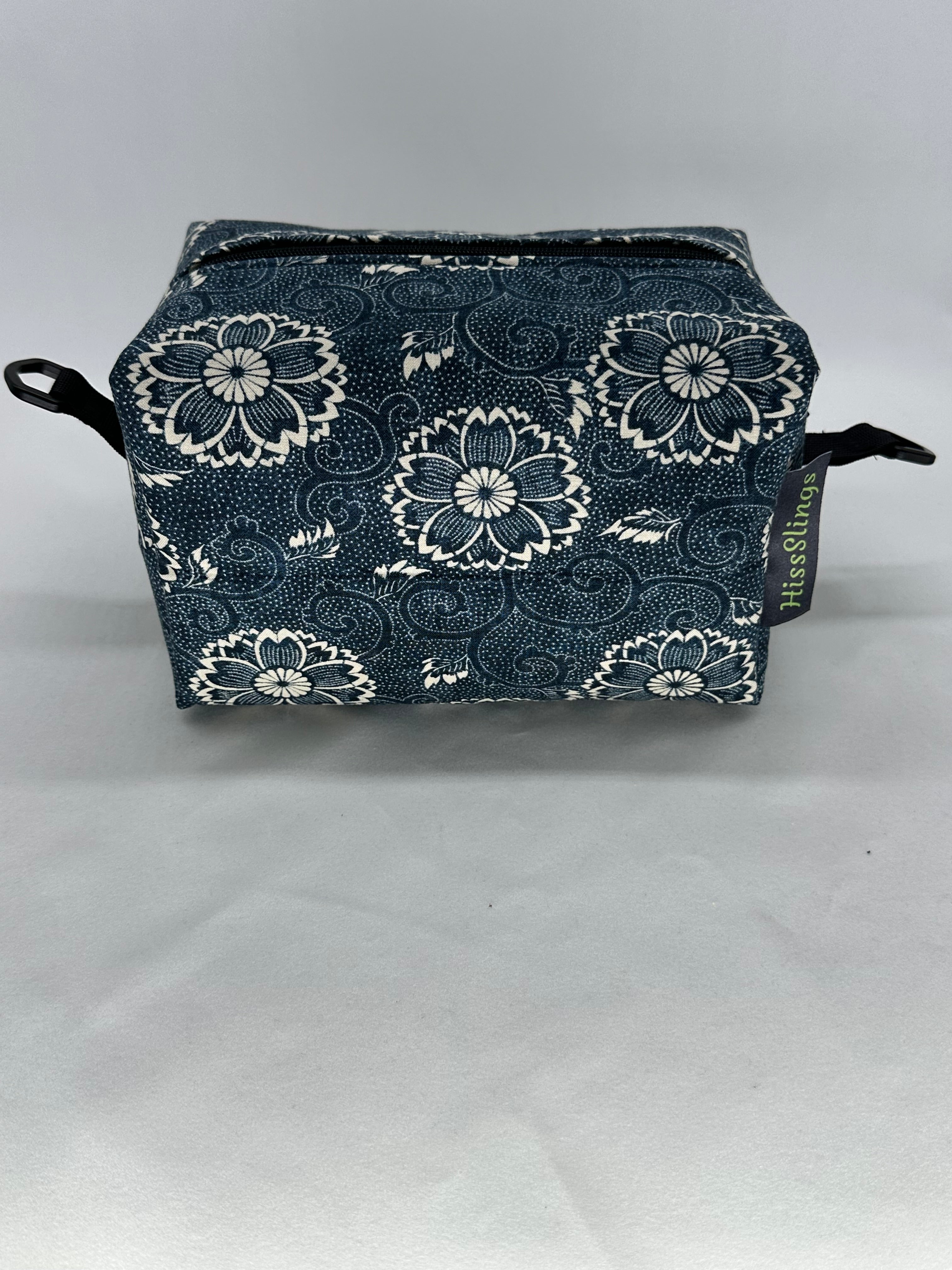 Med Hiss-Slings On-The-Go Blue Flower