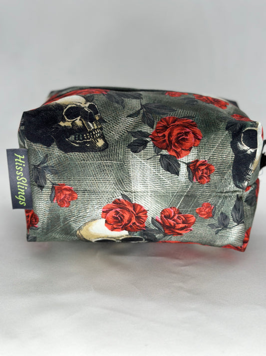 Lg Hiss-Slings On-The-Go Skulls and Roses